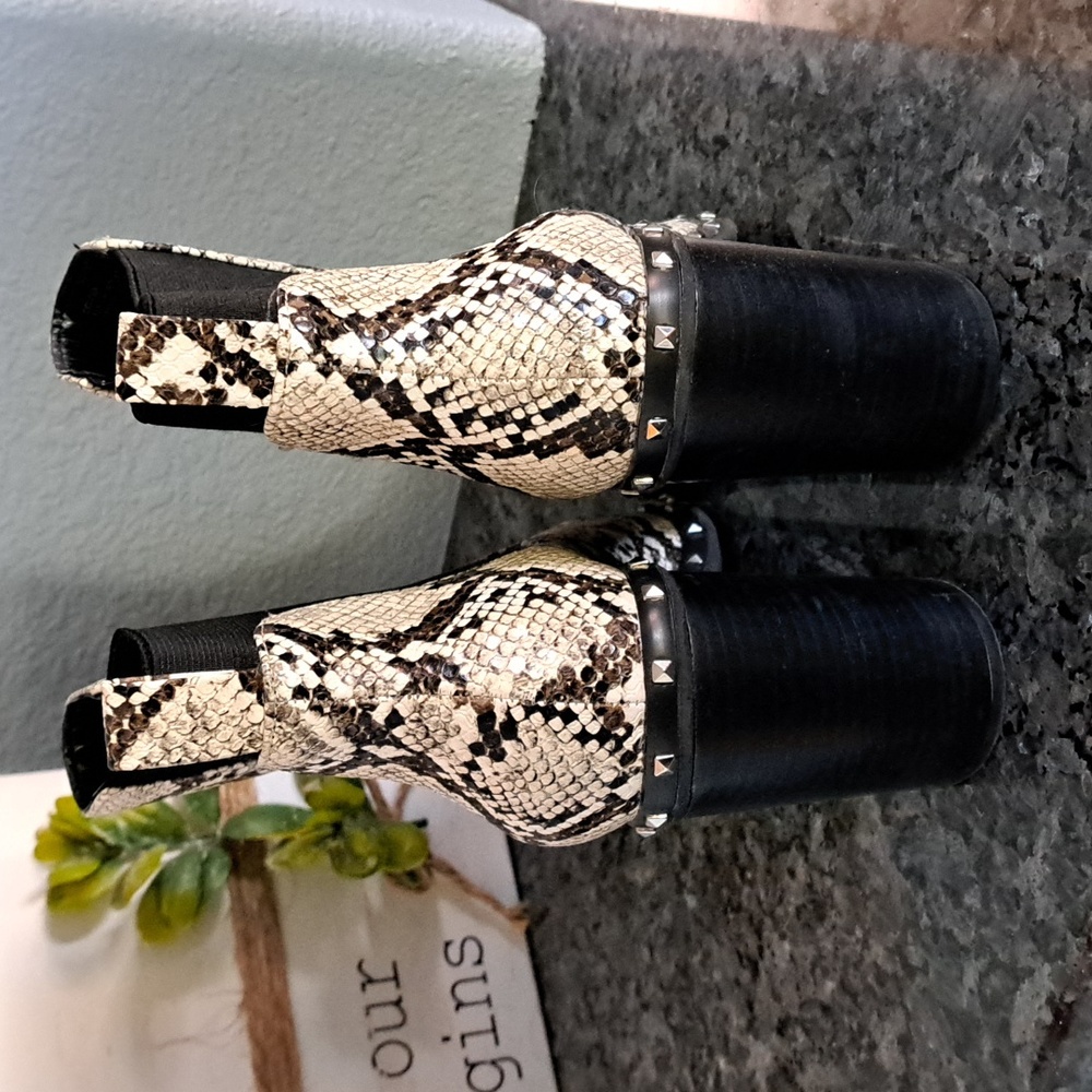Charles David Snakeskin Ankle Boots with Block Heel Size 9.5 - Picture 4 of 7